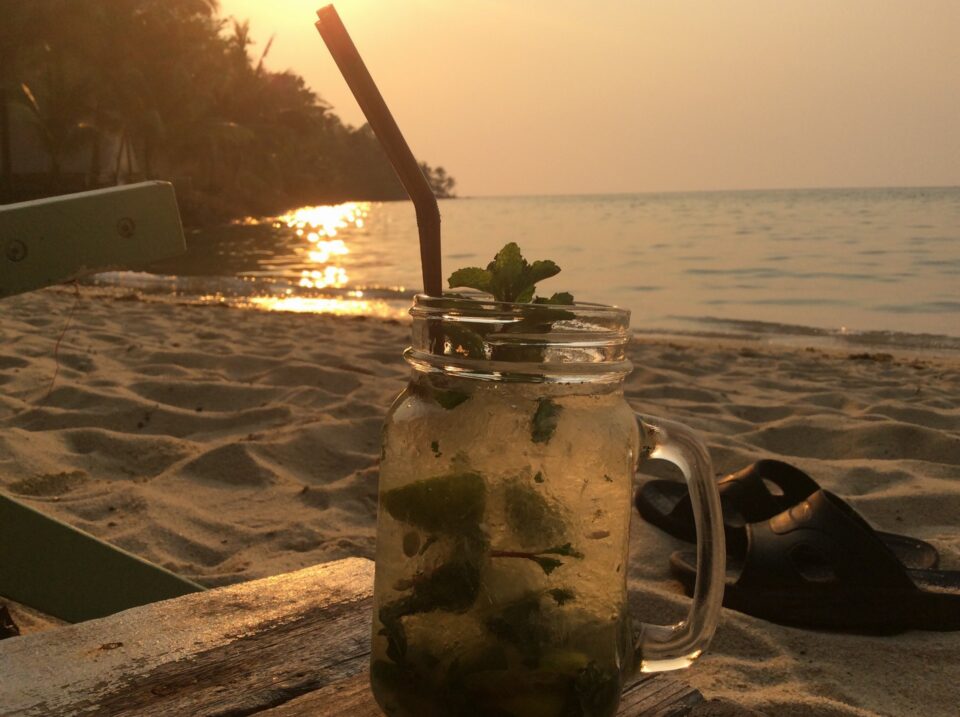 Закат на пляже Бай Лан