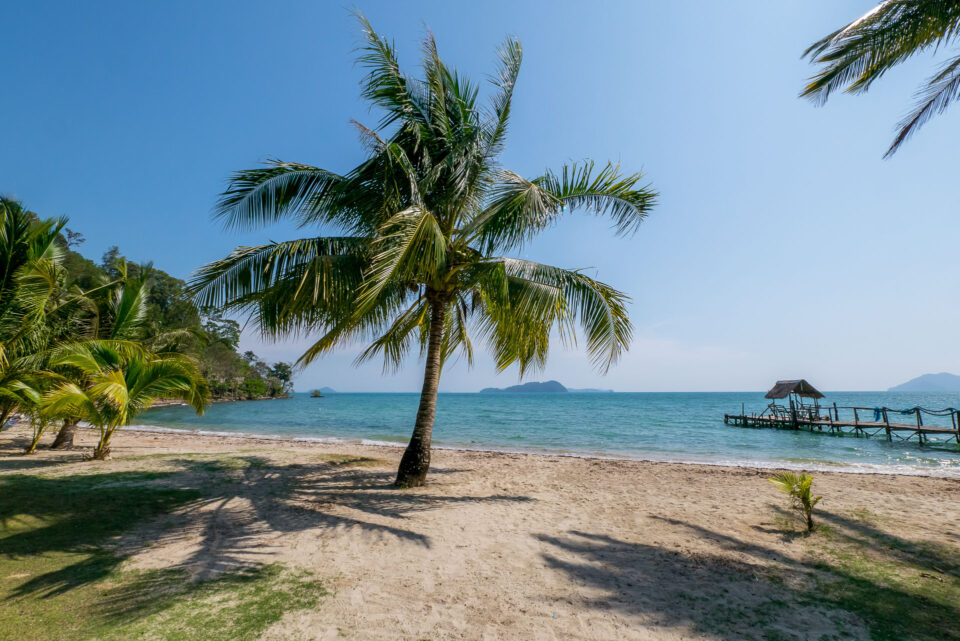 Смотровая площадка и маленький пляж по пути на Лонг бич