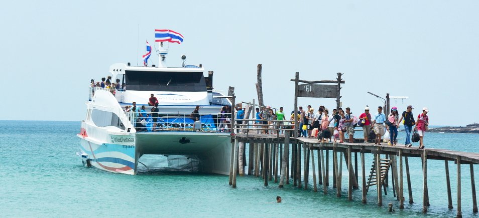 Катамаран компании Бунсири