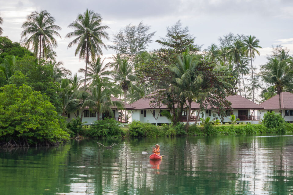 Каякинг по реке в Клонг Прао