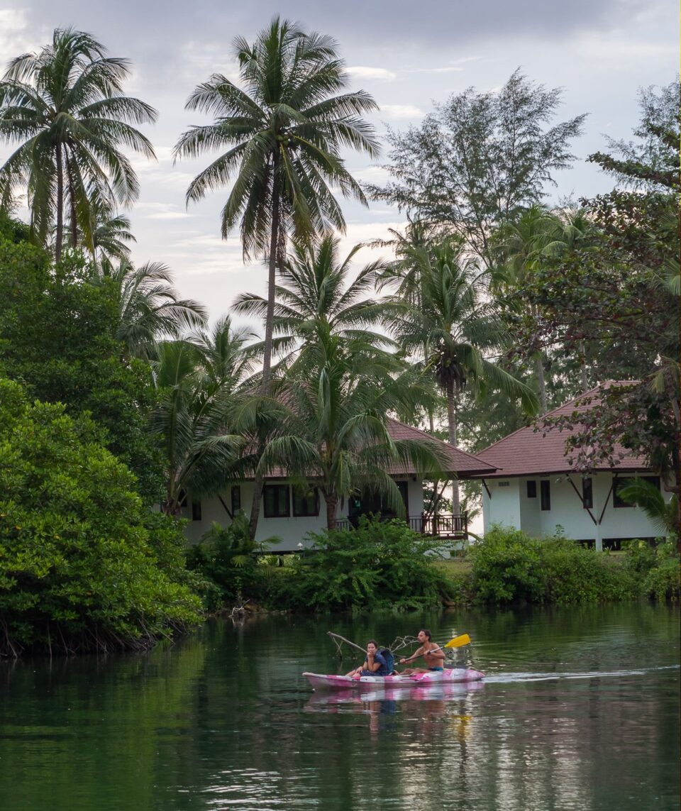 Каякинг по реке в Клонг Прао