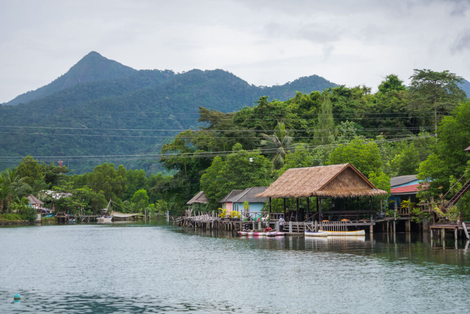 Каякинг по реке в Клонг Прао