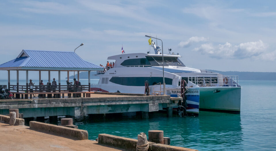 Катамаран Бунсири на острове Ко-Мак