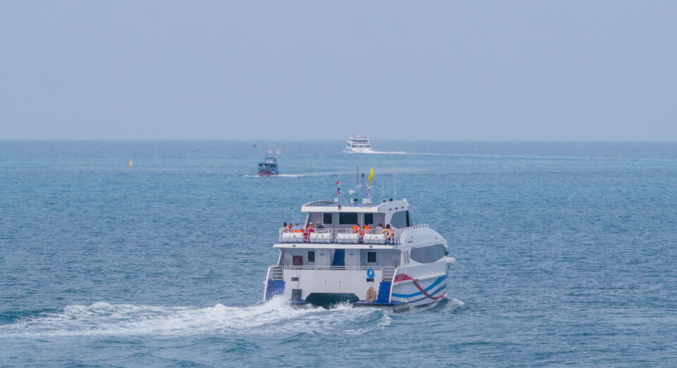 Вид на паромы в море