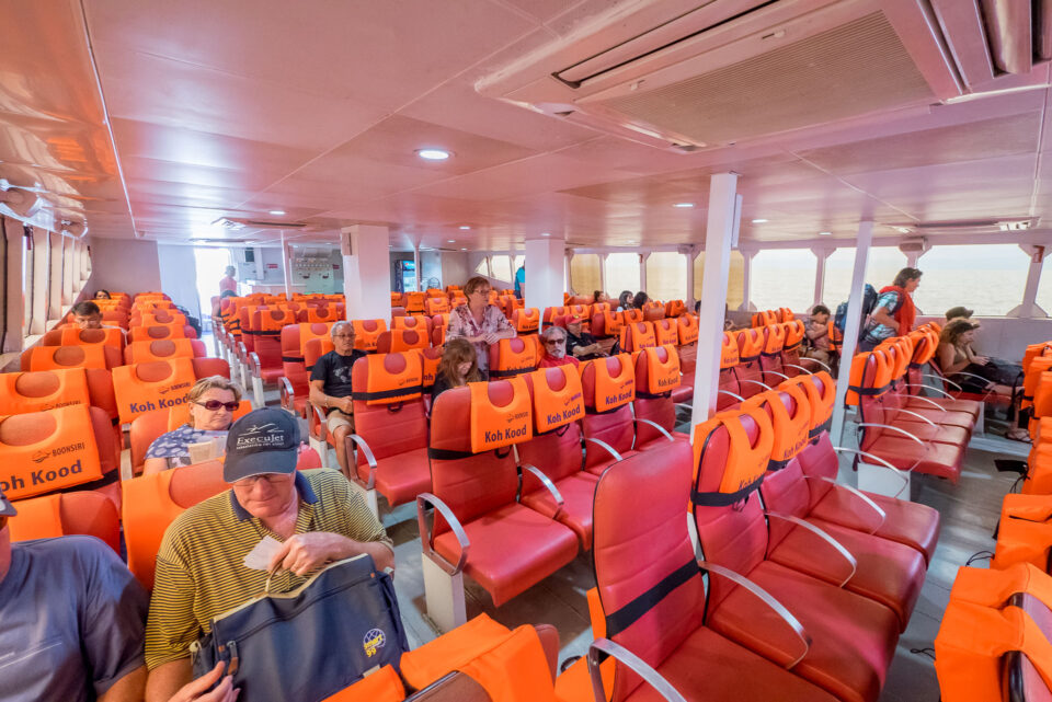 Внутри катамарана Бунсири