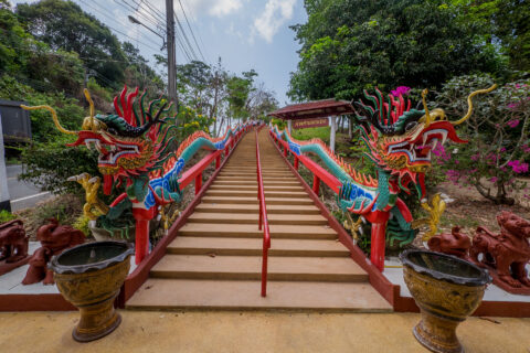 Лестница в храме Chao Por